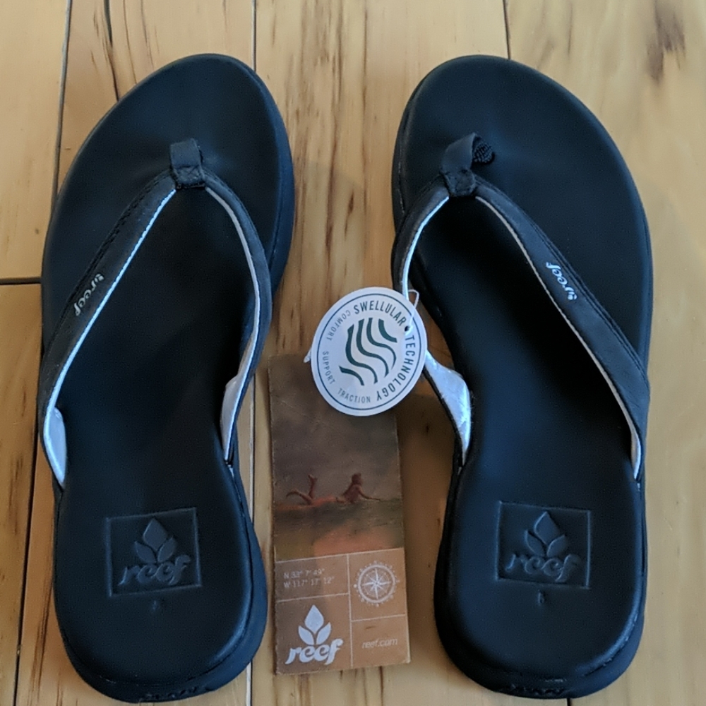 NWT Reef Black Flip flops